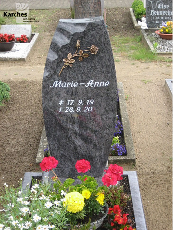 Grabmale Hannover, Grabsteine Garbsen und Naturstein Seelze - Steinmetz Hannover fertigt aus Naturstein wunderschöne Skulpturen und mehr.