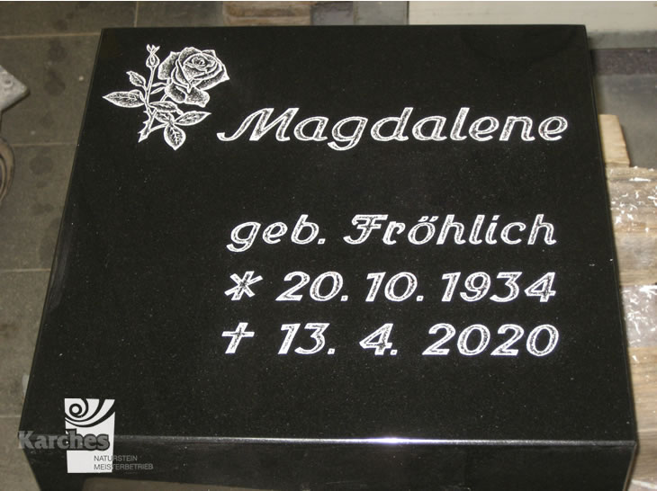 Grabmale Hannover, Grabsteine Garbsen und Naturstein Seelze - Steinmetz Hannover fertigt aus Naturstein wunderschöne Skulpturen und mehr.